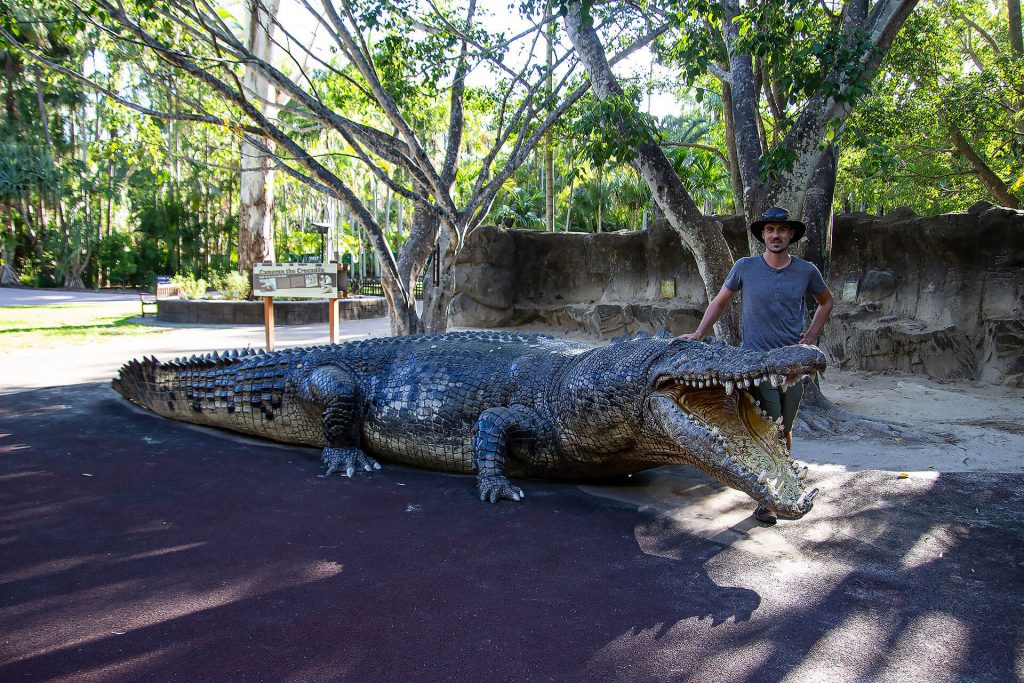 Große Krokodilstatue